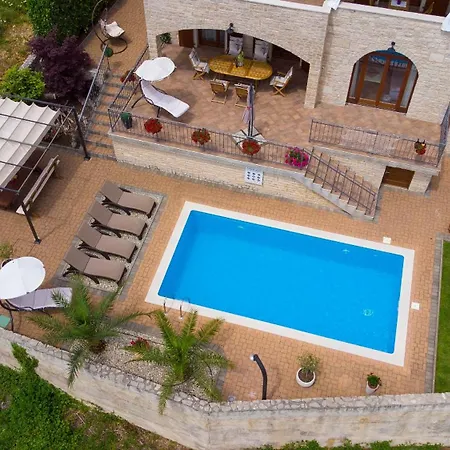 Vila Maya *
